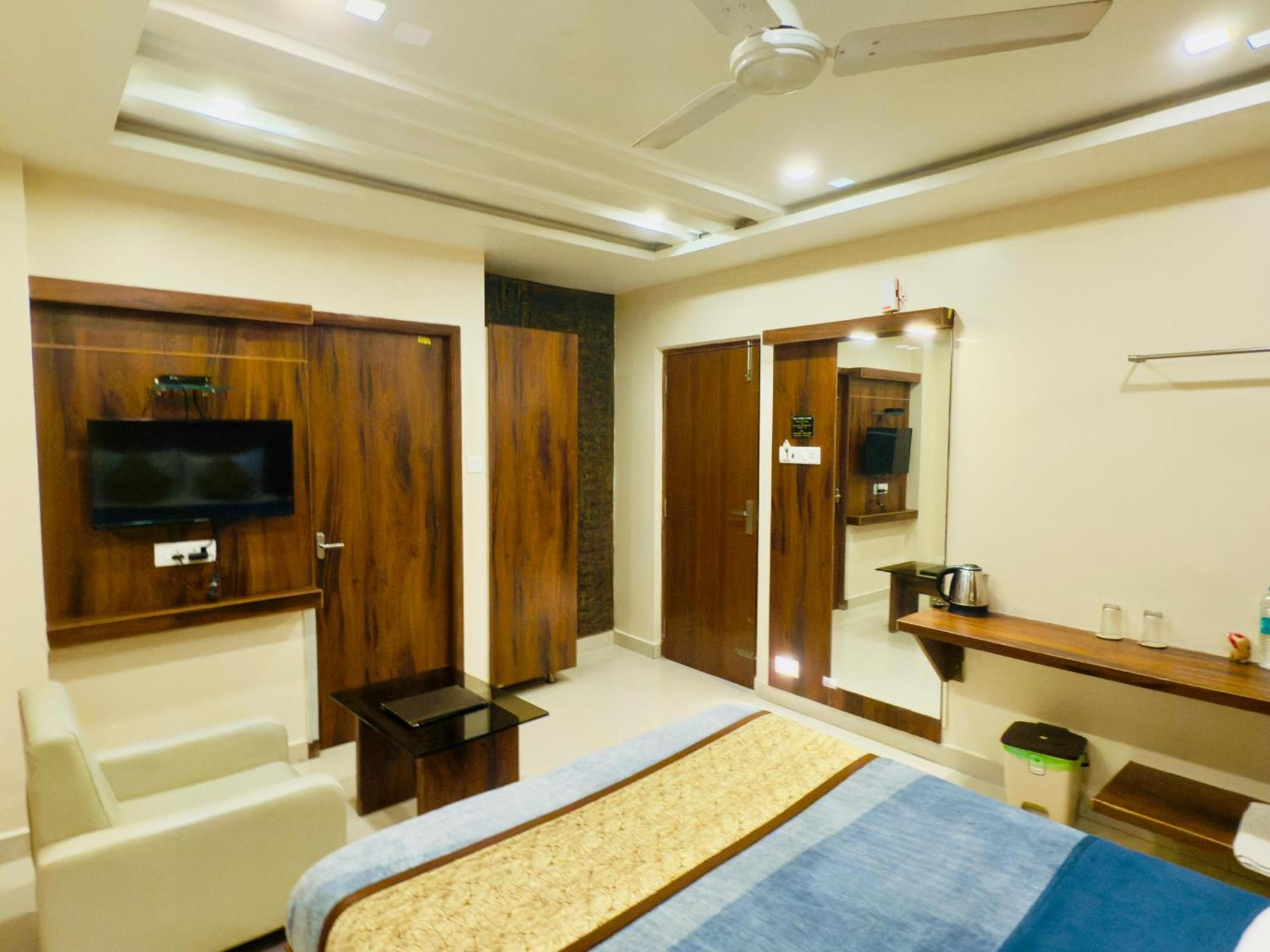The Hydel Park - Business Class Hotel - Near Central Railway Station Csennai Kültér fotó